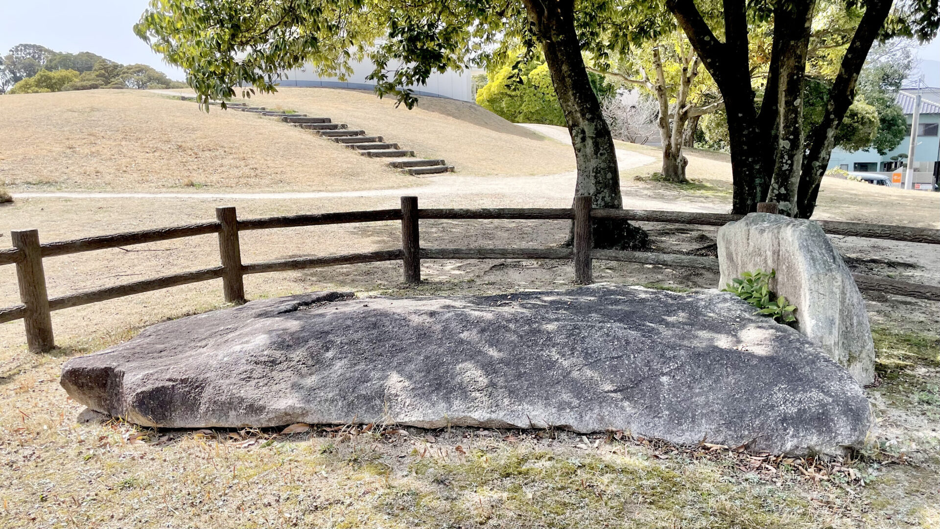 須玖岡本遺跡|弥生時代中期の王墓 後に金印を賜与された奴国の王族たち 史跡ナビ