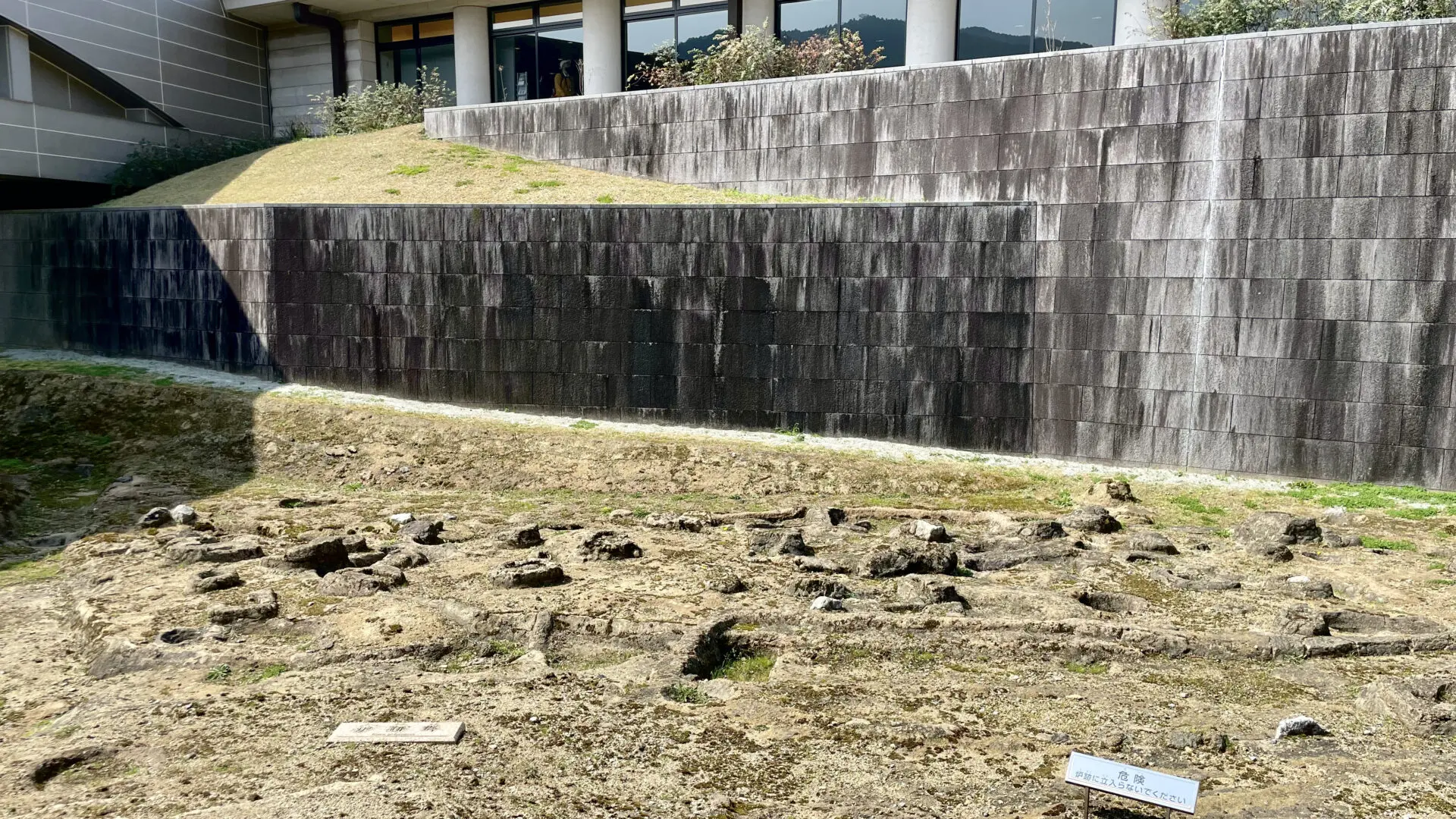 飛鳥石製組井筒 飛鳥池工房遺跡｜最古の鋳造貨幣と