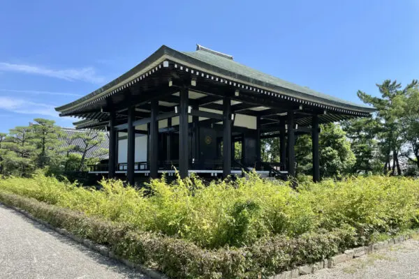 中宮寺初代門跡の謎 中宮寺尼門跡。謎の微笑は、はたして誰か？ - 土曜日は古寺を歩