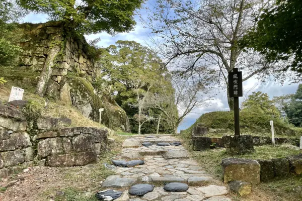 苗木城｜国衆が築いた巨岩の山城。戦国時代を生き抜いた苗木遠山氏の