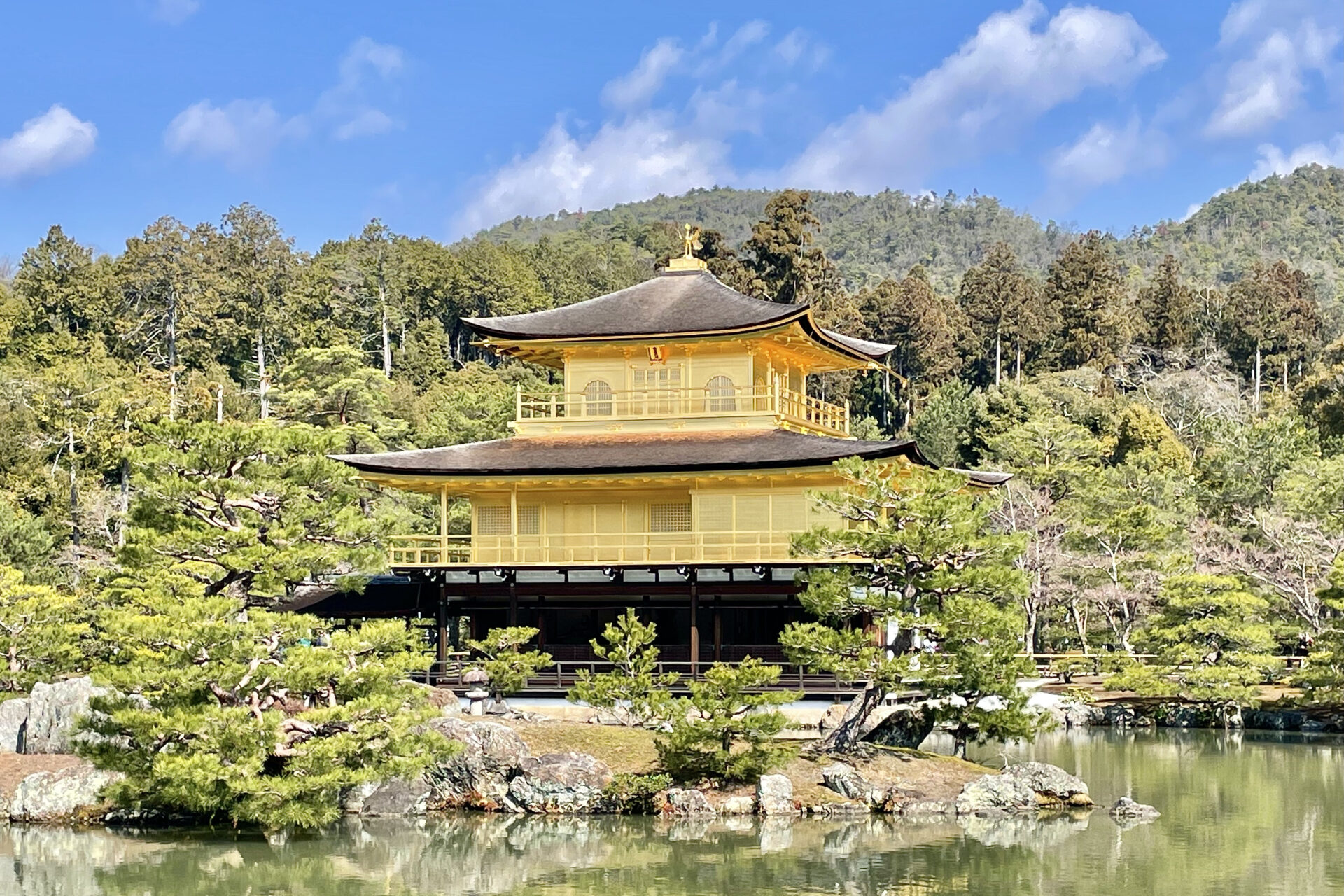 鹿苑寺|室町幕府の黄金期を象徴する金閣!足利義満による公武合体とは? - 史跡ナビ
